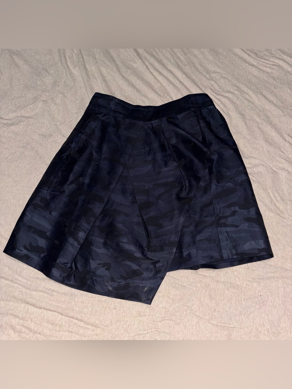 Banana Republic Satin Camouflage Pleated Asymmetric Skirt - Size 4 - Navy Blue